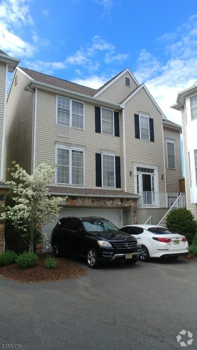 Building Photo - 95 Arrowgate Dr Rental