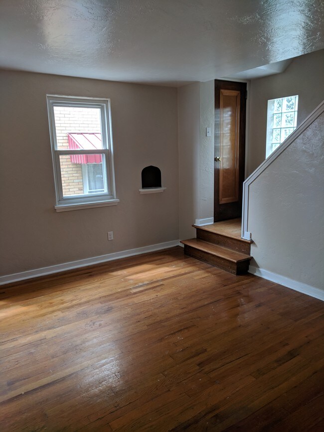 livingroom - 112 Bellanca Ave