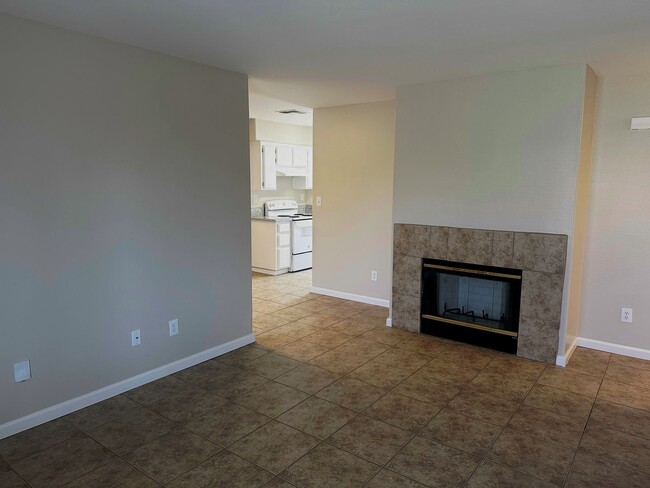 5209 S H St Unit B