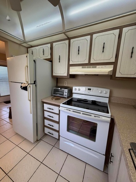 Photo - 894 Flanders S