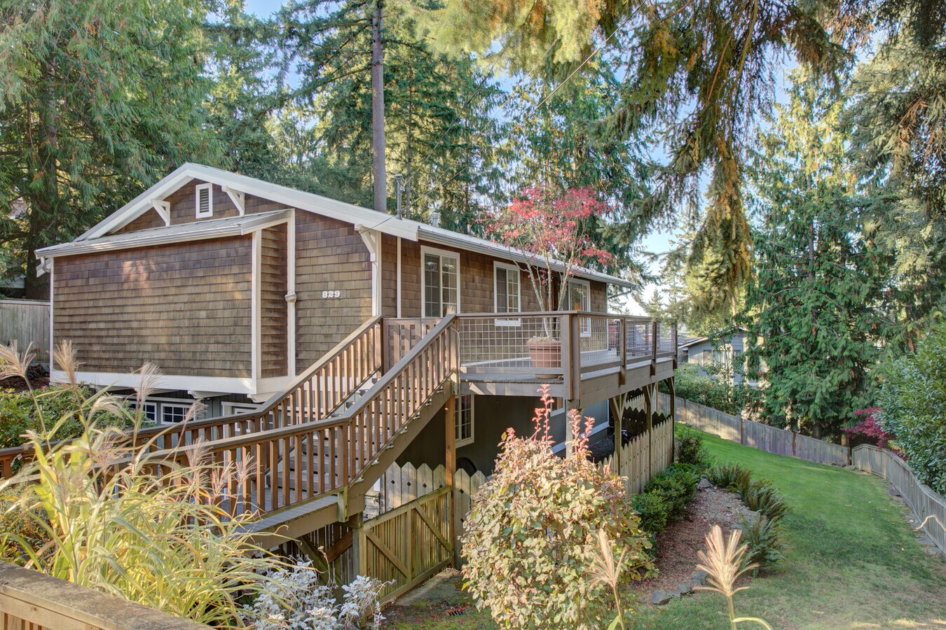 Photo - 829 207th Ave NE