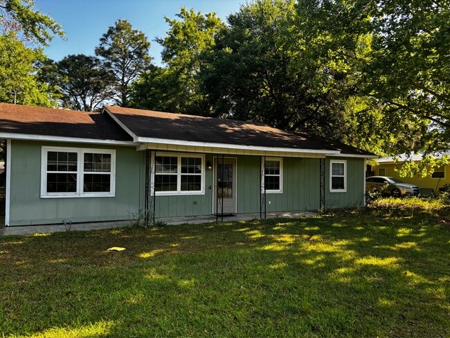 Building Photo - 642 Lee Rd