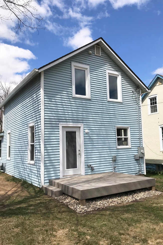 Home Back - 206 N Hickory St