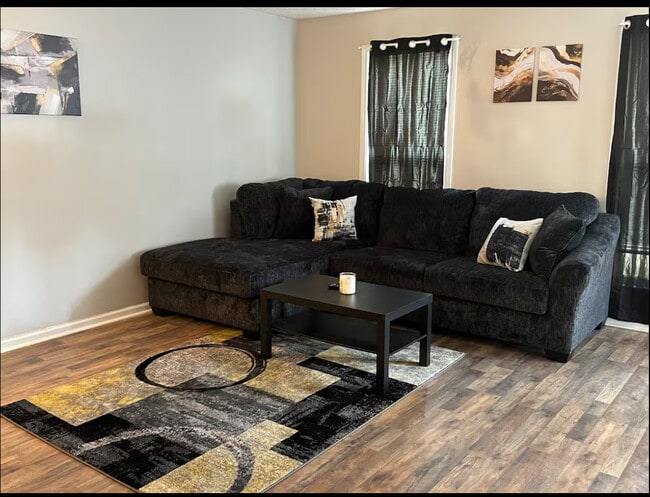 Building Photo - 1605 Willowby St