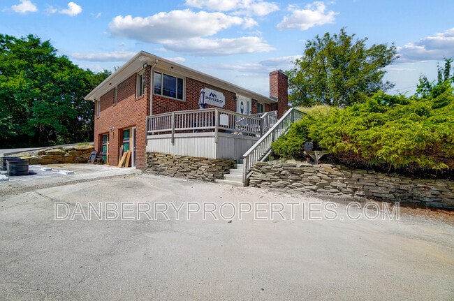 Photo - 1133 N Byrne Rd