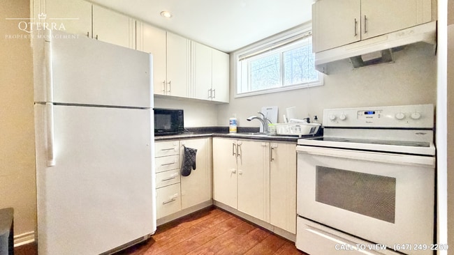 Photo - 1727 Pharmacy Av