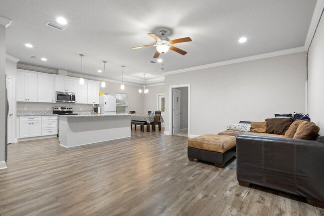 Photo - 1835 Lubbock Rd