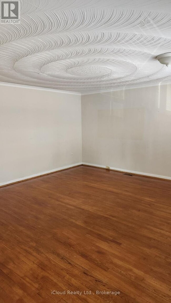 Photo - 5084 Dundas St W