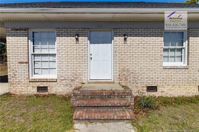 Photo - 818 Grambling Ct