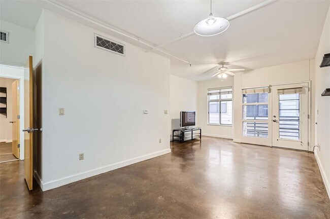 Photo - 711 W 26th St Condo Unit 408
