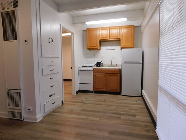 Photo - 2150 College Pl