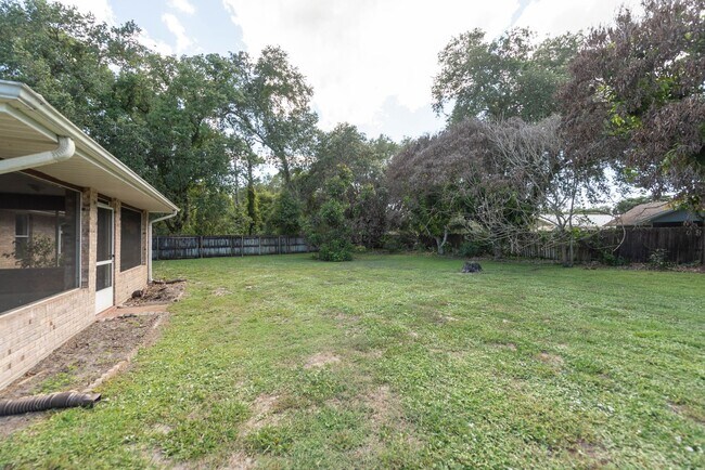 1236 Buffing Cir SE