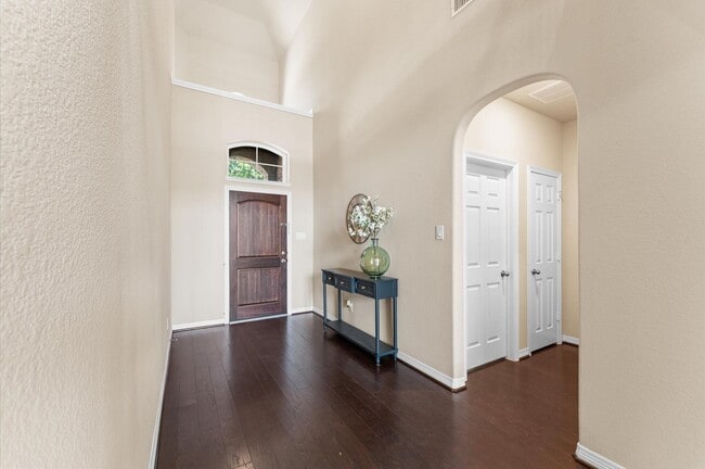 Photo - 955 Smokethorn Trl