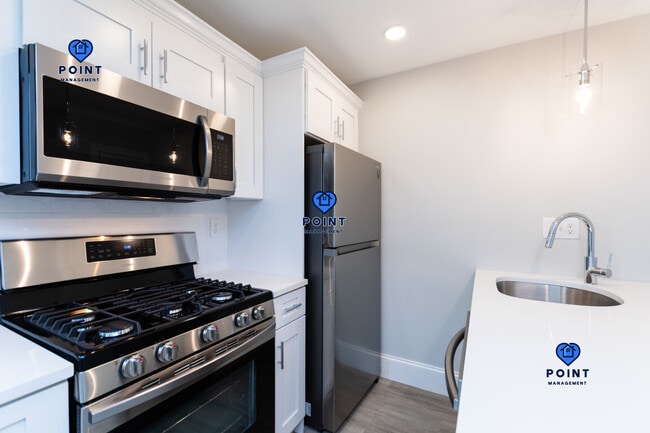 Photo - 220 Havre St Unit B