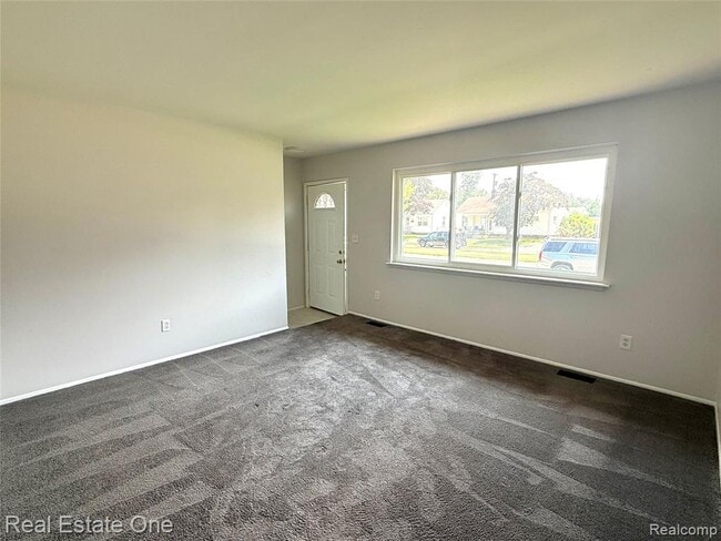 Photo - 28476 Marquette St