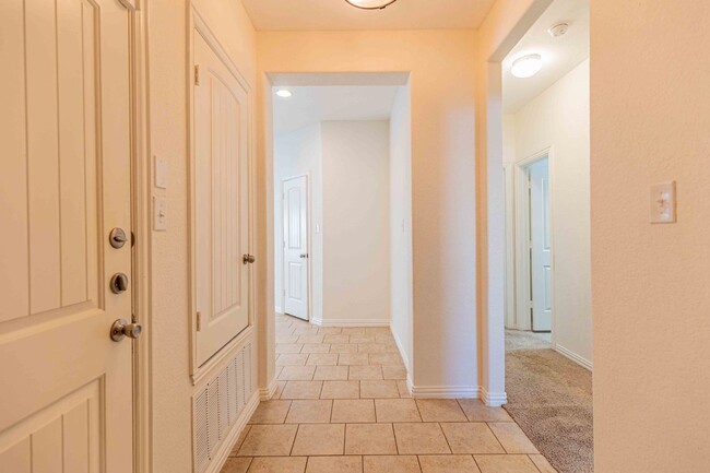 Photo - 9122 Vondel Park