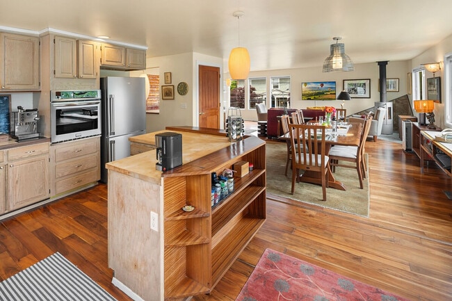 Building Photo - 401 W Galer St Rental