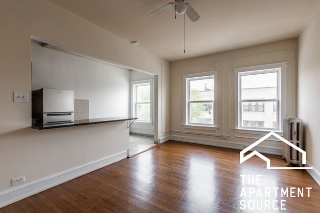 Building Photo - 2712 N Milwaukee Ave Unit 305