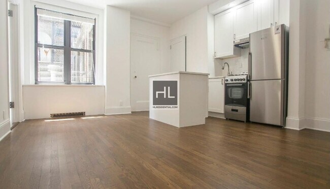 NO FEE Studio in Midtown East! Won't Stay ... - NO FEE Studio in Midtown East! Won't Stay ... Apartment Unit 4G