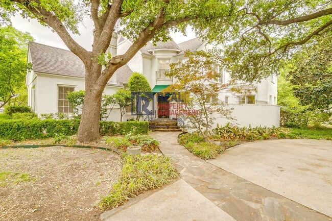 Photo - Charming Monticello Townhome – 4 Beds, Updated Kitchen & On-Site Parking Unit A