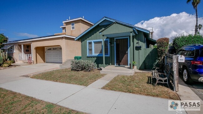 Historical 1 bedroom Cottage with yard! - Historical 1 bedroom Cottage with yard!