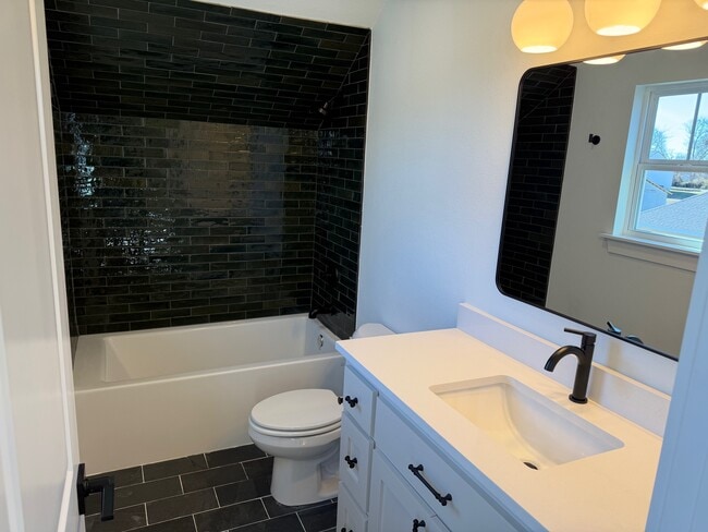 Photo - 401 Birmingham St SE