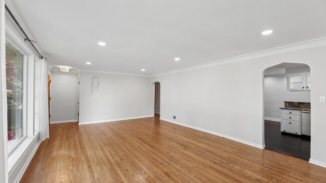 Photo - 893 S Poplar Ave