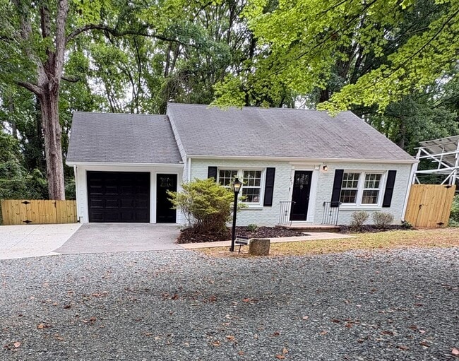 Building Photo - **Newly Renovated 2-Bedroom Home on Petree Road**