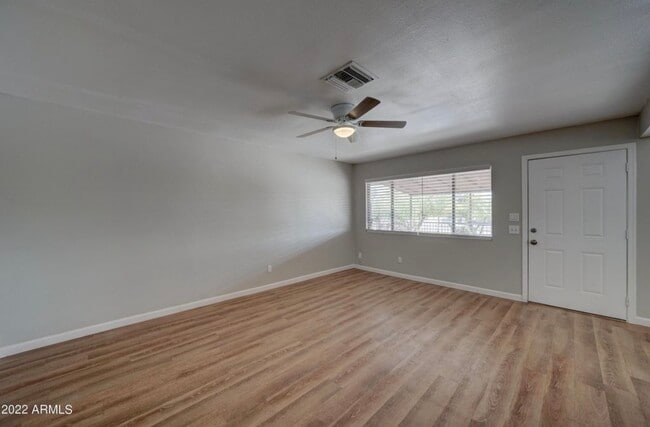 Building Photo - 5301 W Campbell Ave Unit 4