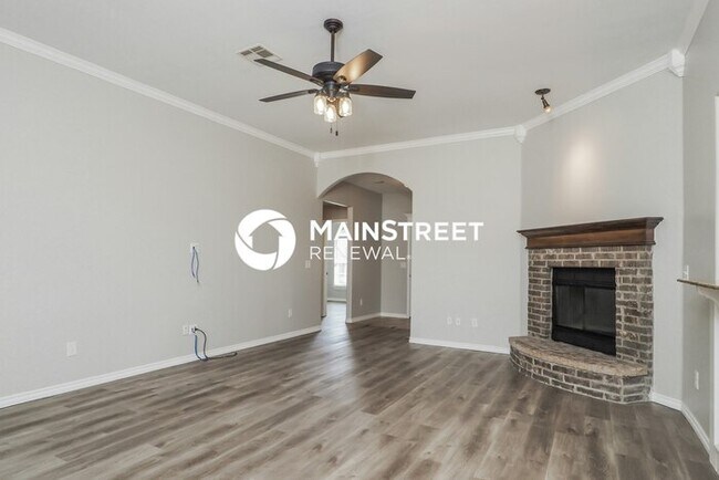 Photo - 3 Bedroom Pet-Friendly Home in YUKON, OK with Main Street Renewal