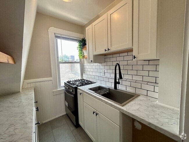 Building Photo - 84 Durfee St Unit 3 Rental
