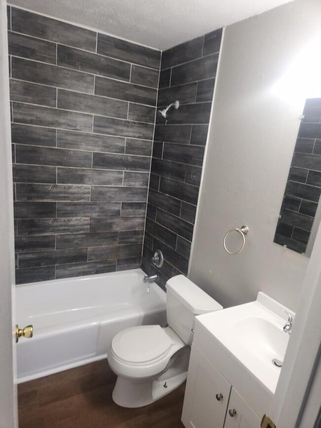 Photo - 1208 Venetian Cir