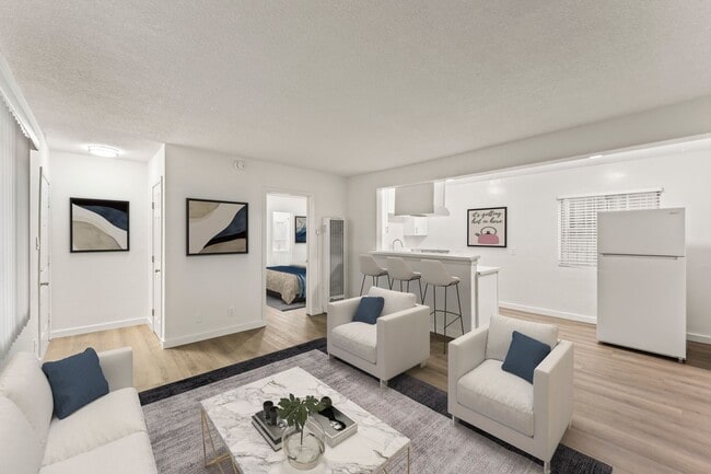 Building Photo - 9721 San Pedro St