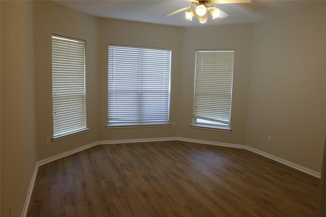 Photo - 1751 Heddon Falls Dr