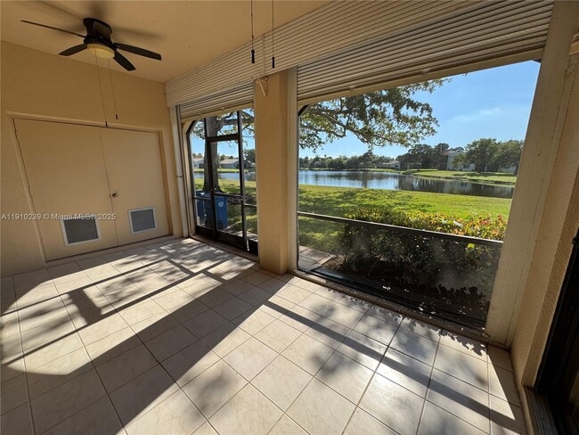 Photo - 573 Racquet Club Rd Casa