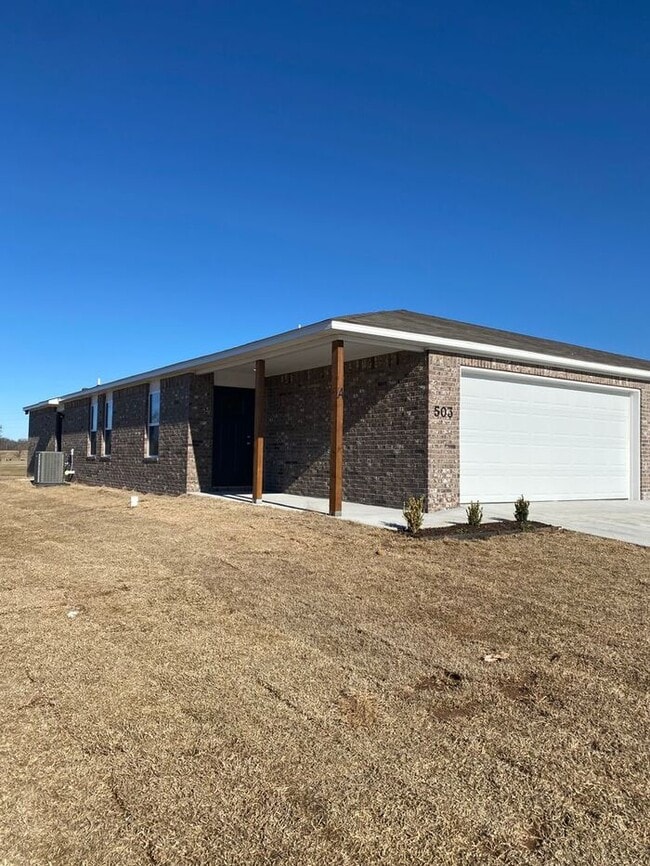 Photo - Available Now! 3-Bedroom, 2-Bathroom Townhome with Full-Service Lawn Care in Siloam Springs