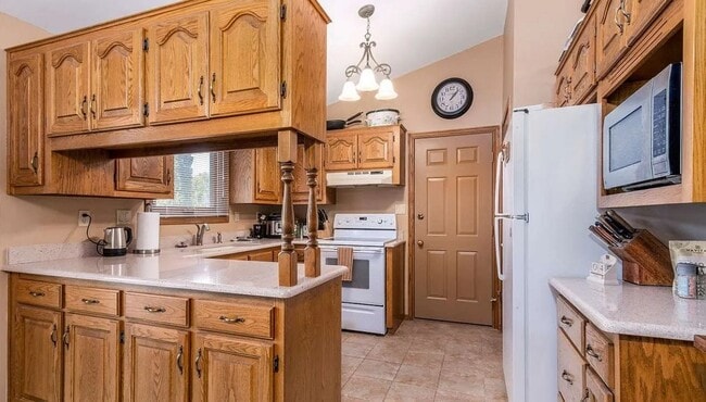 Photo - 3239 S Hemlock Ln