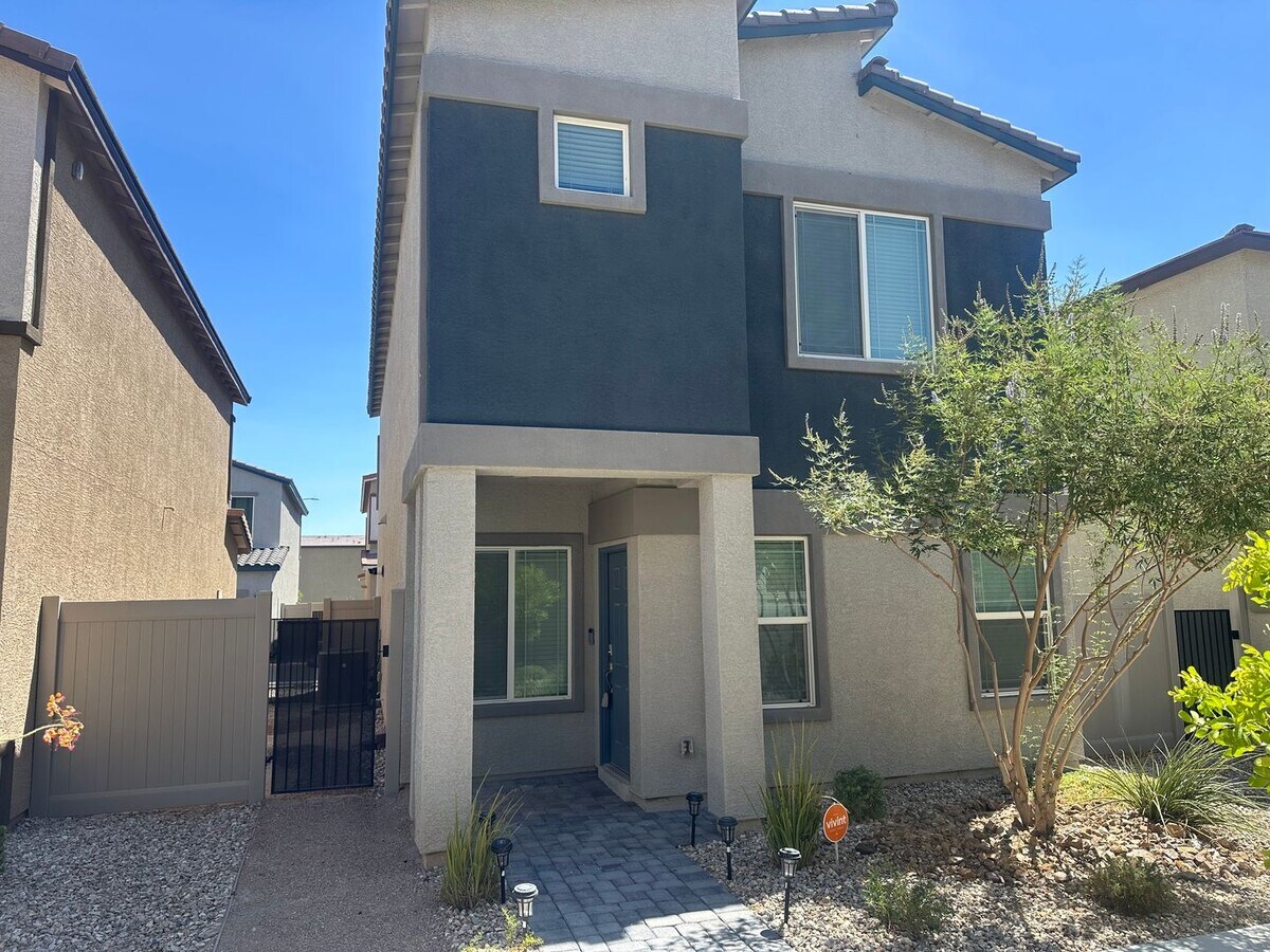 Aliante!!! Gated!!! Brand New Washer & Dryer!! + Upstairs!! Solar Panels!! Tankless Hot Water he... - Aliante!!! Gated!!! Brand New Washer & Dryer!! + Upstairs!! Solar Panels!! Tankless Hot Water he...