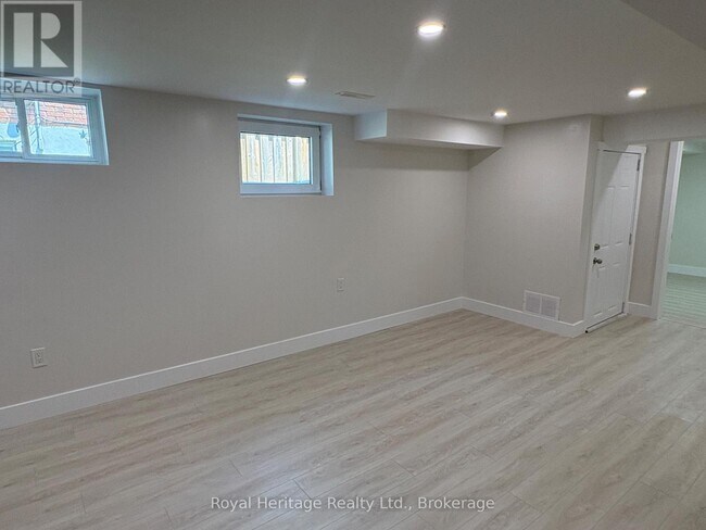 Photo - 499 Braidwood Ave