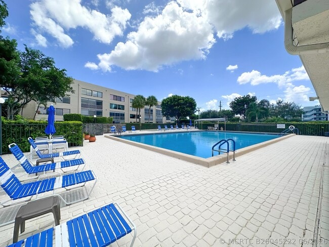 Building Photo - 3154 Via Poinciana Unit 116