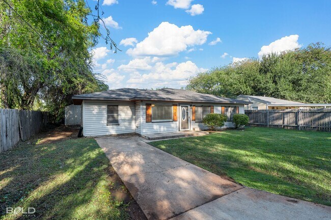 Photo - Check Out this Charming 3 bed 1 bath in Bo...