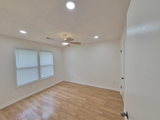 Photo - 5657 Heartwood Dr