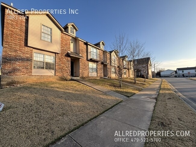 Photo - 1716 N Chestnut Ave