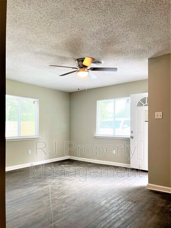 Photo - 1437 Castalia St