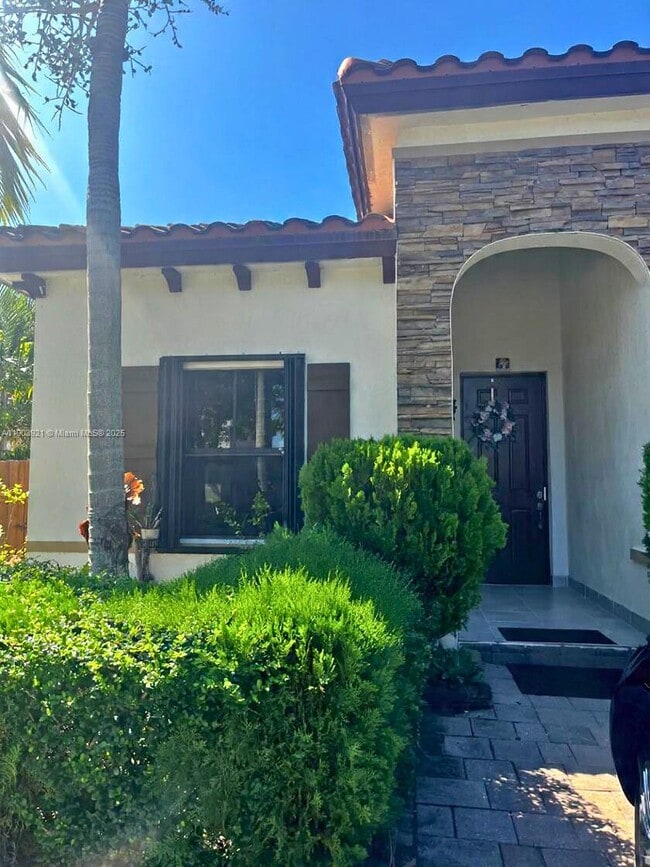 Building Photo - 116 NE 25th Terrace