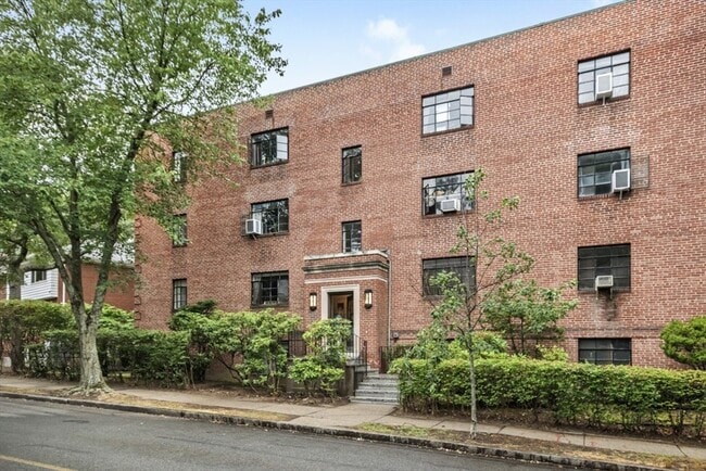 Building Photo - 40 Stetson St Unit 3