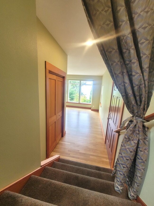 Photo - Beautiful South Hill Home with Bay Views 3...