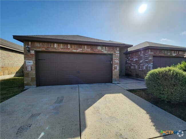 Building Photo - 2567 Pahmeyer Rd Rental