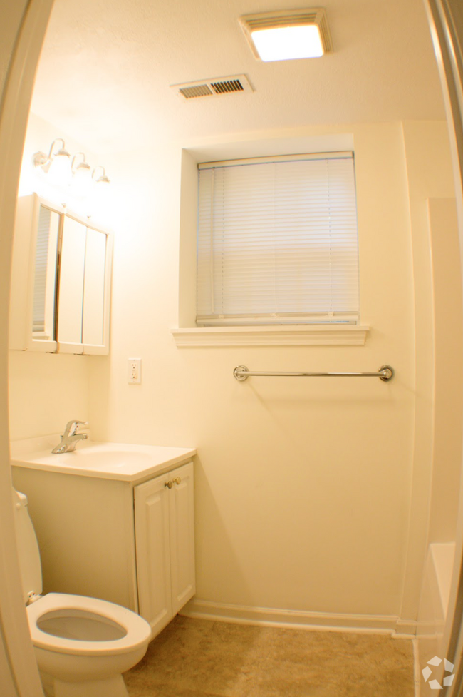 Building Photo - Two bedroom one bathroom apartment. Unit C