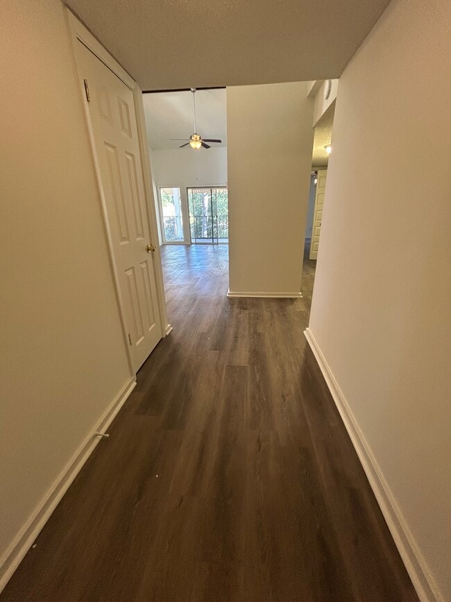 00_Vestíbulo - 1208 Bush River Rd